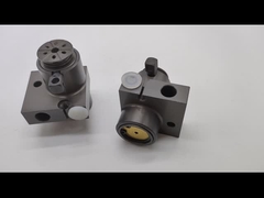 Un homme Roland 300, un homme Roland 500, un expéditeur.